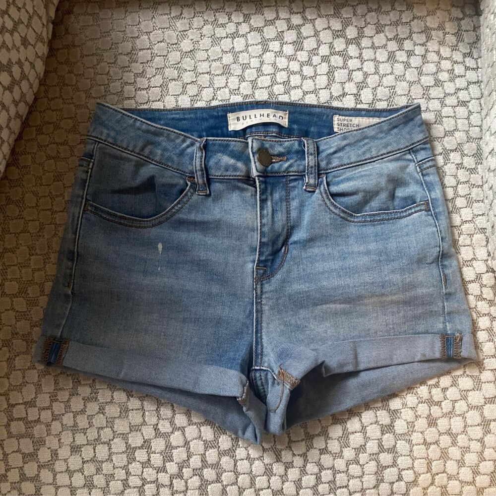 Women’s Bullhead Light Wash Denim Shorts